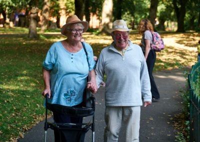 Prevenir y tratar las caídas de personas mayores